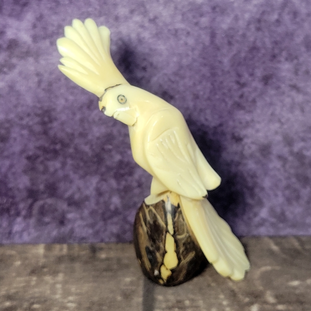 Cockatoo Handcarved Tagua Nut Bird Figurine 3.5 Inches‎
